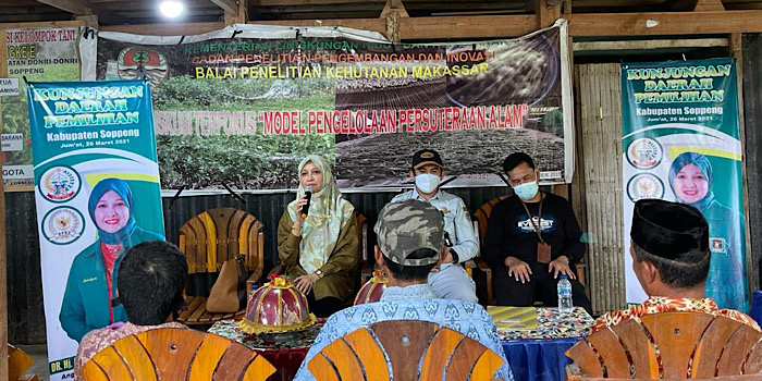 Andi Nurhidayati Kundapil di Soppeng, 12 Kelompok Tani Dapat Bantuan Rumah Pemeliharaan Ulat Sutera